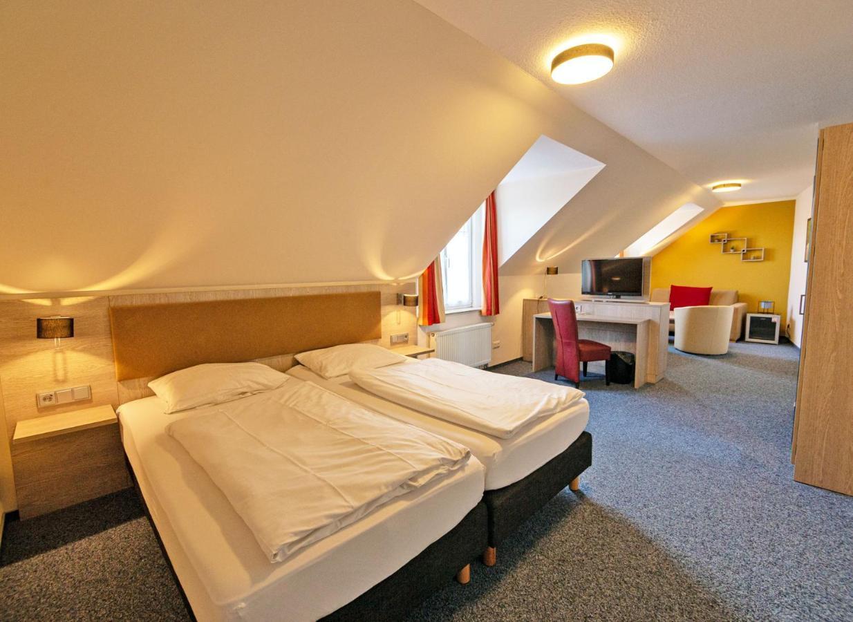 Hotel Zur Sonne Варен Экстерьер фото