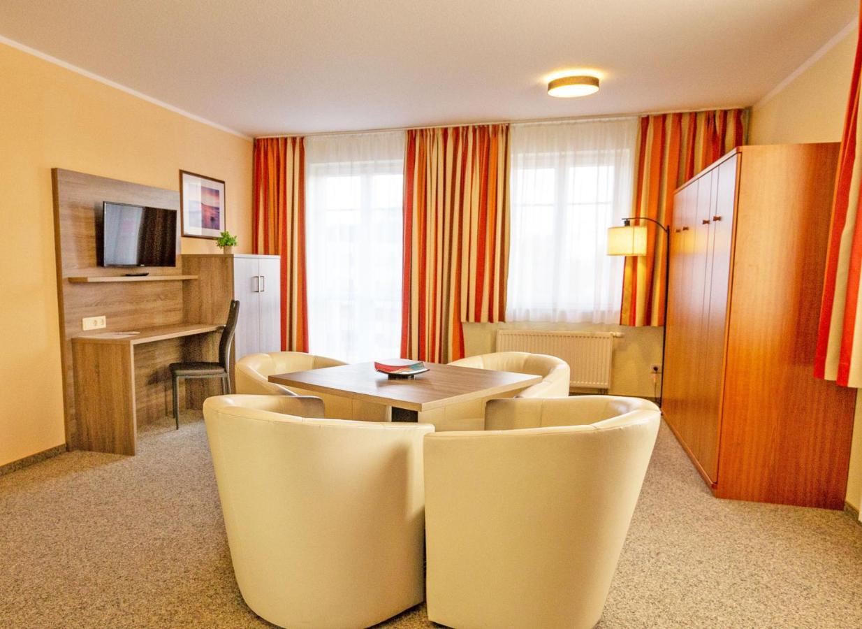 Hotel Zur Sonne Варен Экстерьер фото