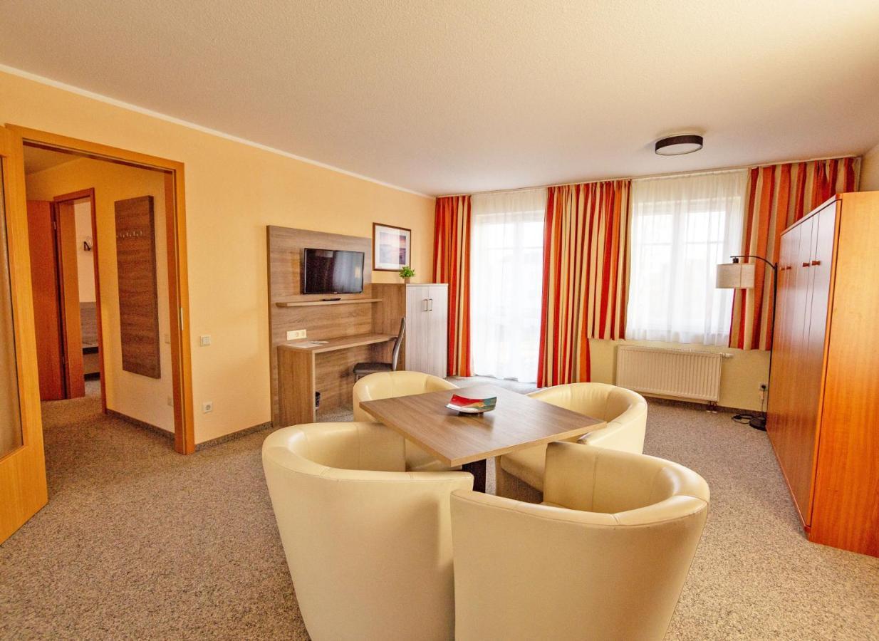 Hotel Zur Sonne Варен Экстерьер фото