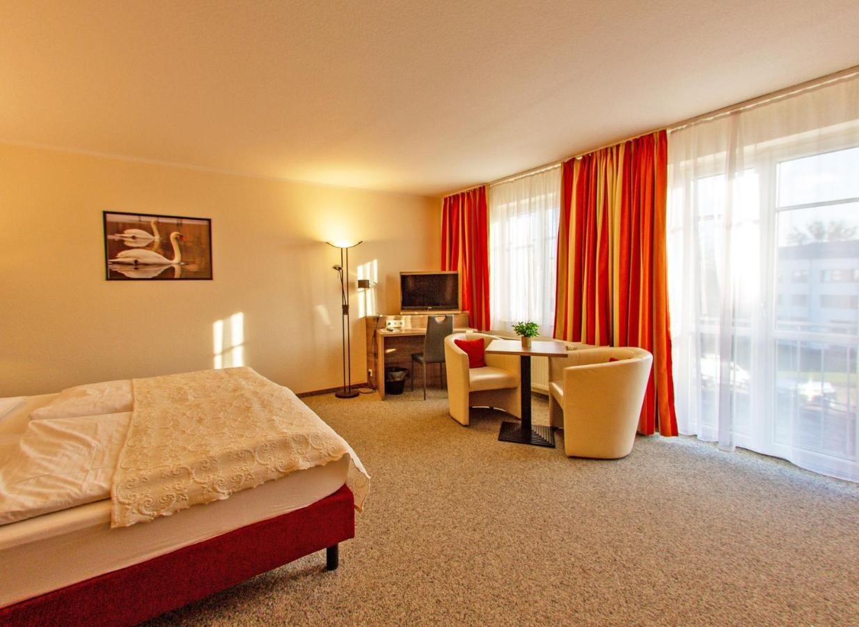 Hotel Zur Sonne Варен Экстерьер фото