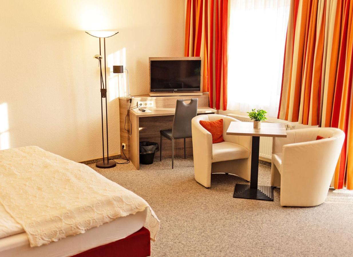 Hotel Zur Sonne Варен Экстерьер фото