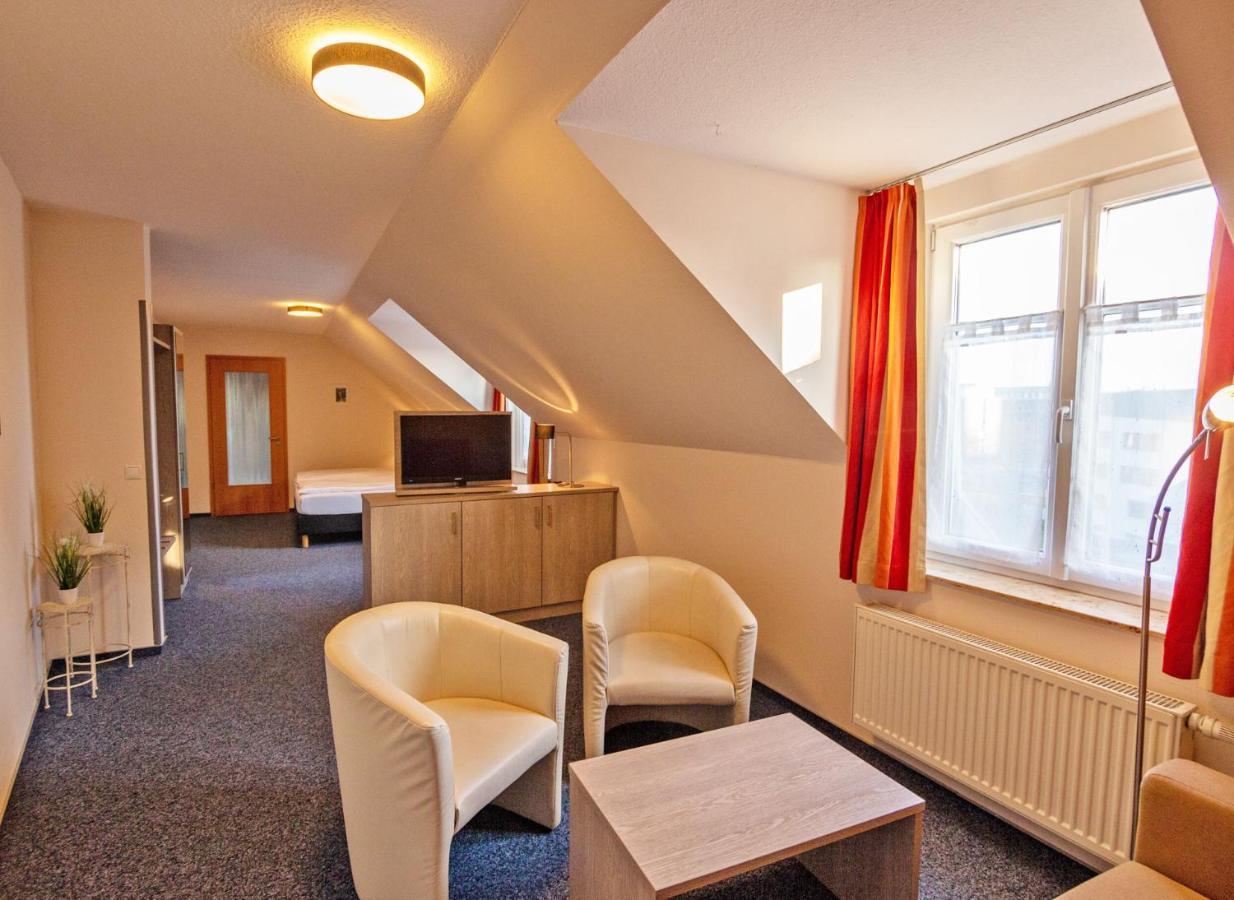 Hotel Zur Sonne Варен Экстерьер фото