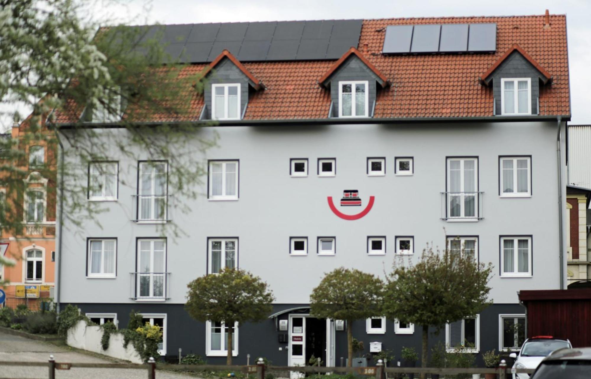 Hotel Zur Sonne Варен Экстерьер фото
